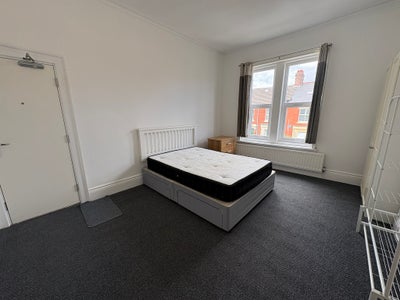 Room to rent - Whitley Bay- &pound;595 bills included Main Photo