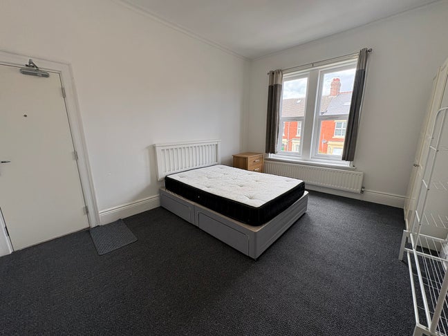 Room to rent - Whitley Bay- &pound;565 bills included Main Photo