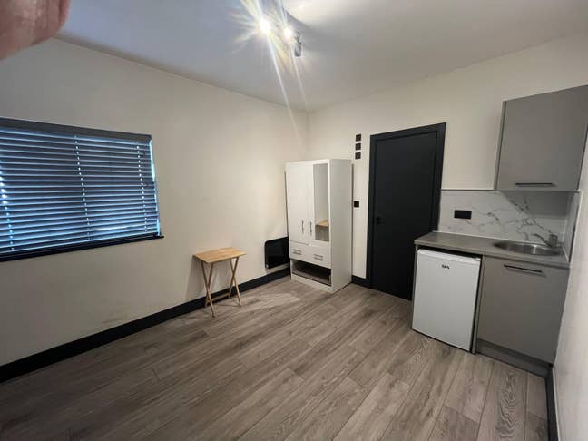 DSS-Studio Flat Available in Tolworth Surbiton KT6 Main Photo