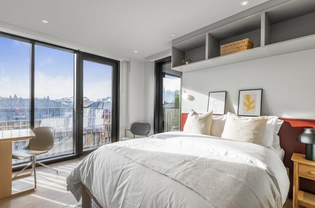 Double Room Available in Modern, Up-Beat Flat! Main Photo