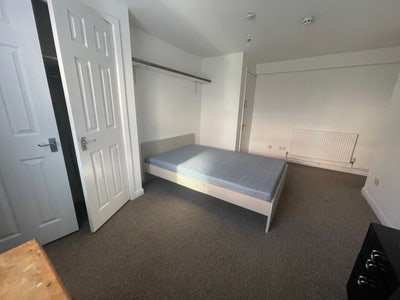 Two Rooms Available in RG1 – All Bills Included Main Photo