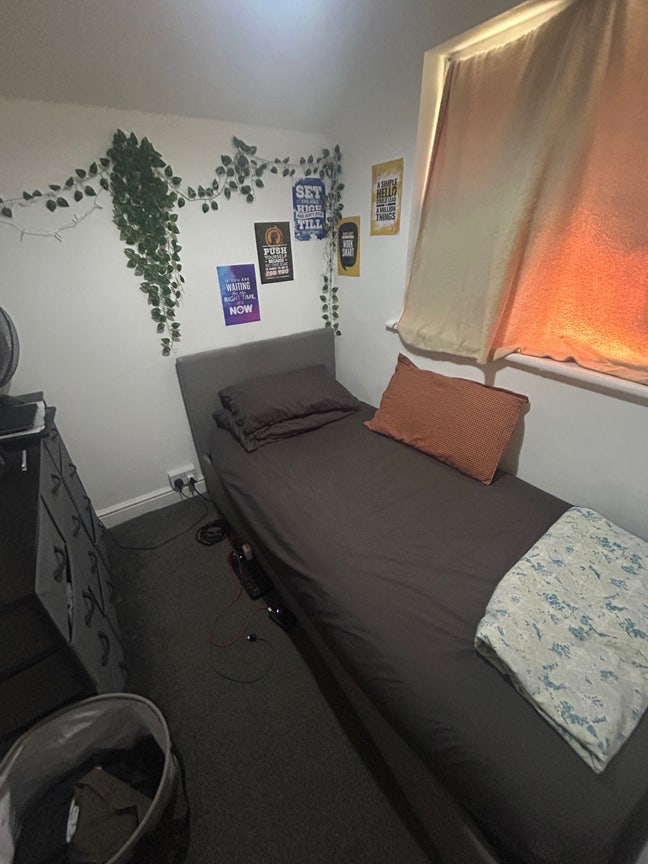 Single Room – Sipson Road, West Drayton (UB7) Main Photo