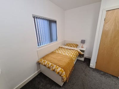 Ensuite Room Available Now (Professional On)2026! Main Photo