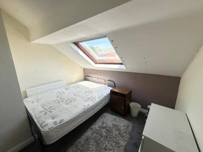 Affordable Room Available Now in Burley Hmo! Main Photo