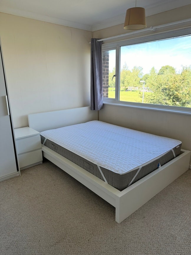 Fantastic Master-bedroom to rent - Prime location Main Photo
