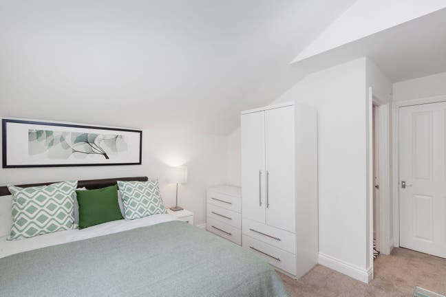 Stunning double room En-suite fully furnished  Main Photo
