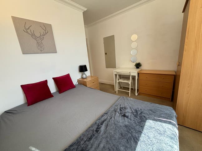 Amazing Double Room |1 Min to Station Crossharbour Main Photo