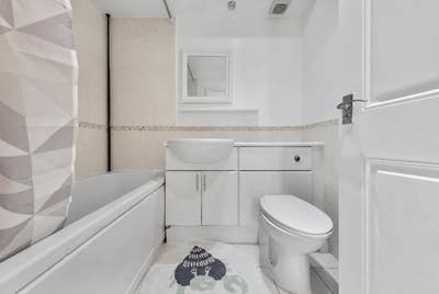 1 Bed Flat, Falconet Court, BR3 Main Photo