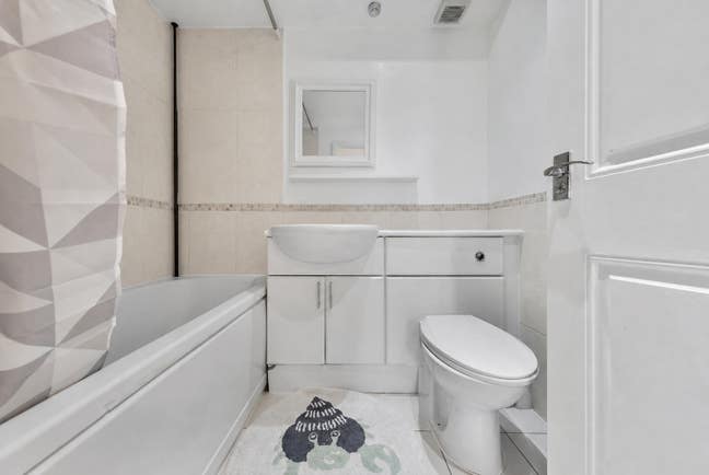 1 Bed Flat, Falconet Court, BR3 Main Photo