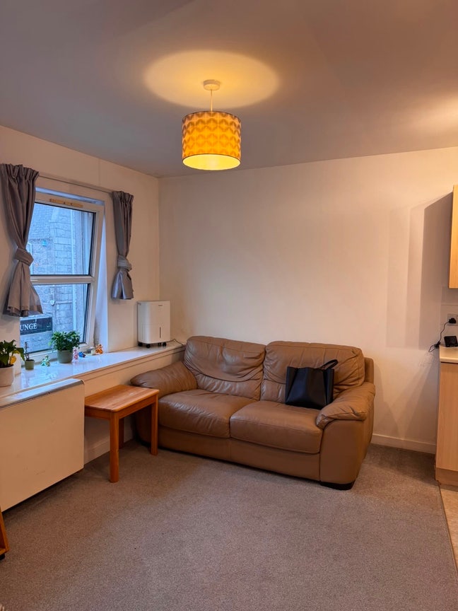 One bedroom available  Main Photo