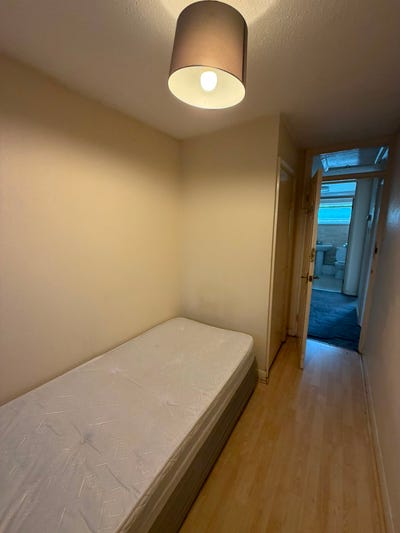 3 Bed House Hounslow Furnished Main Photo