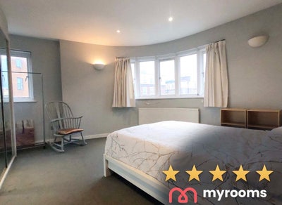 Big & Modern Rooms with  Chelsea View 😍 Main Photo
