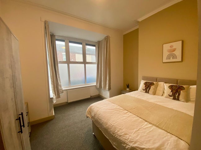 Modern Ensuite Room Close to Centrum 100 Main Photo