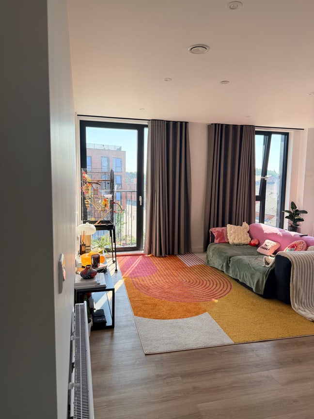 Double room in beautiful modern apartment – Main Photo