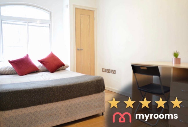Rooms in a 3 bed flat |London Bridge/Couple Allow Main Photo