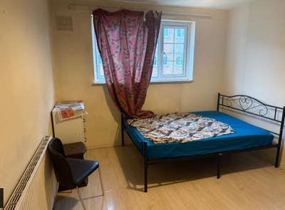  Double Room Available in  London E6 6DF Main Photo
