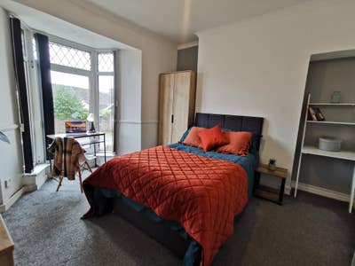 Students 2027/28 | Upgraded Home | Prime Brynmill  Main Photo