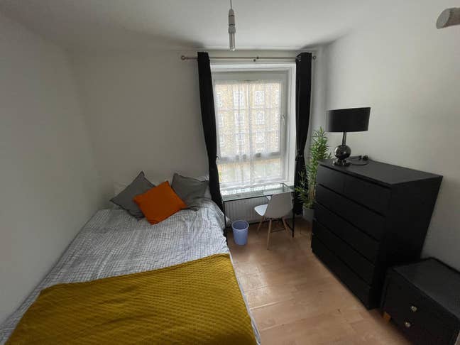 🚇 Prime E14 Double Room | Available August Main Photo