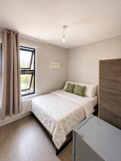 Seven Sisters Double Room|1 Person|0 Deposit Main Photo