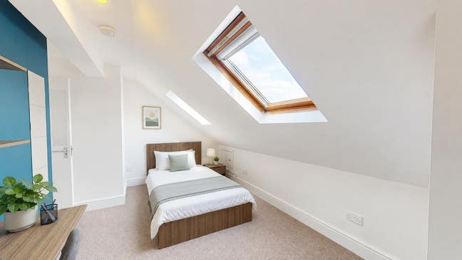 1 room available in student property  Main Photo