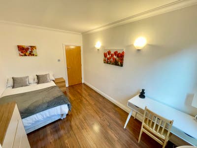 Spacious Room to Rent Main Photo