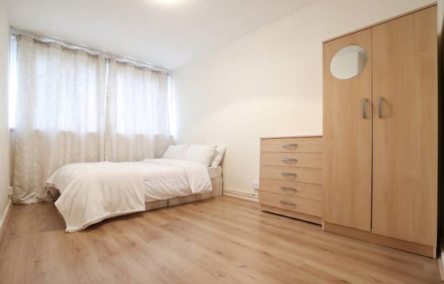 East London – E14 🏠 Poplar / Langdon Park Zone 2 Main Photo