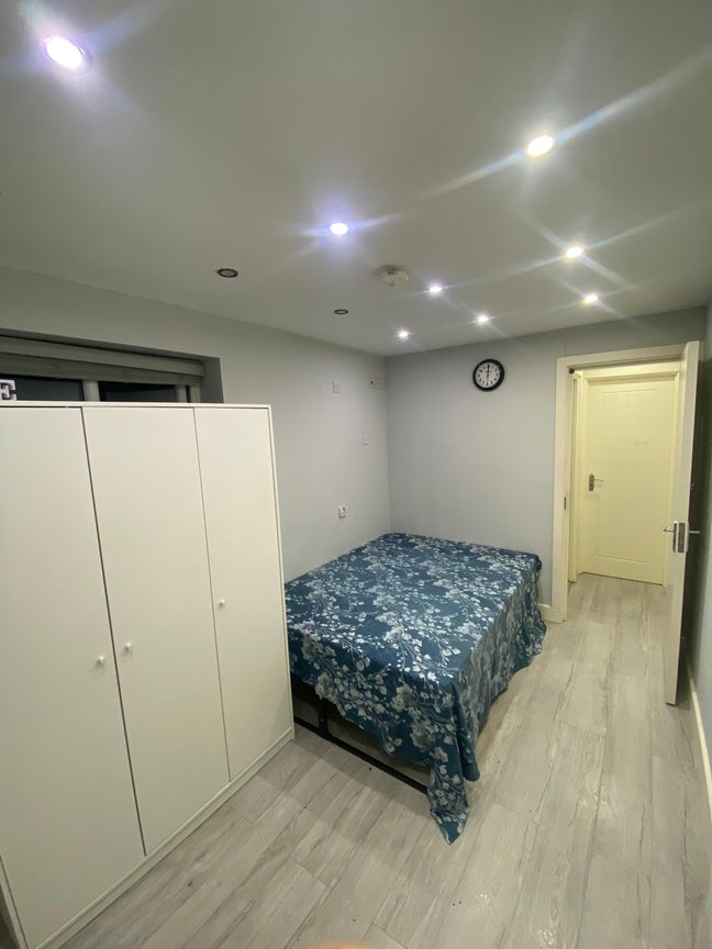 En-suite available in Enfield  Main Photo