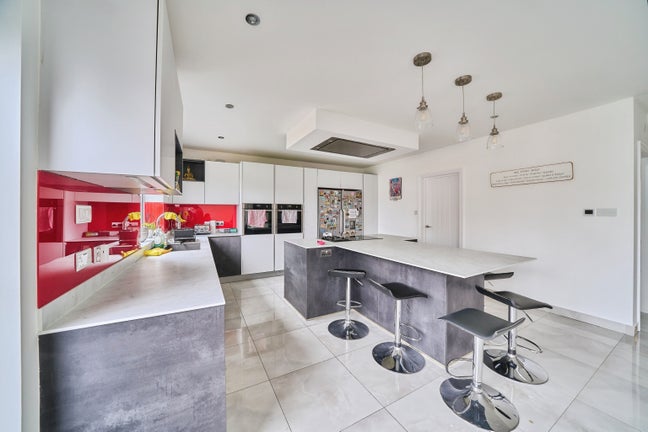 ✨✨ BRAND NEW Luxury House Share ✨✨ Main Photo