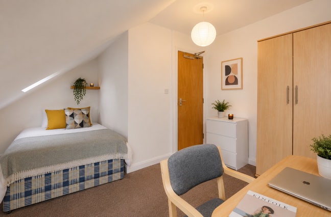 👀 Stop Scrolling... Your New Room Awaits Main Photo