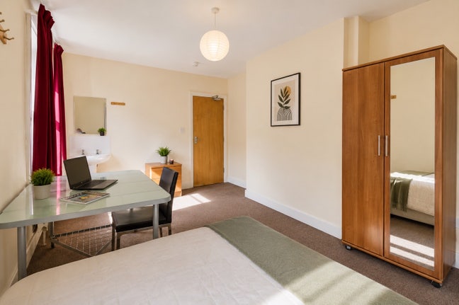 👀 Stop Scrolling... Your New Room Awaits Main Photo