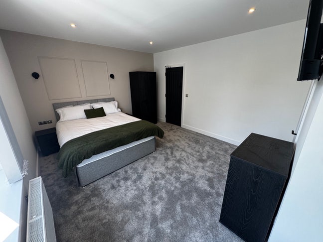 Brand New Stunning Rooms Available in ST6  Main Photo