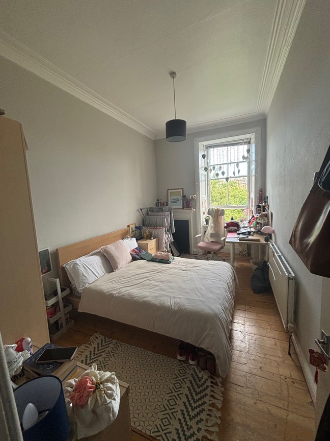 Lovely double room in central Edinburgh  Main Photo