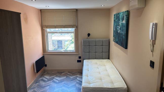Studio Room Available –  Chester Rd WD18  Main Photo
