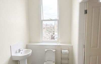 Large Double Room with En-suite in Birmingham Main Photo