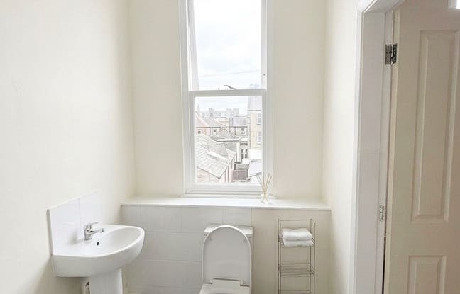 Large Double Room with En-suite in Birmingham Main Photo