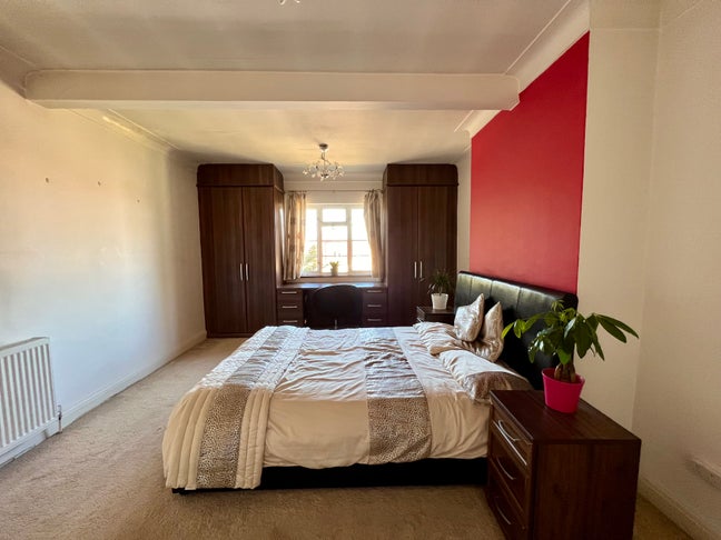Fully Furnished Double Bedroom incl.ALL BILLS Main Photo