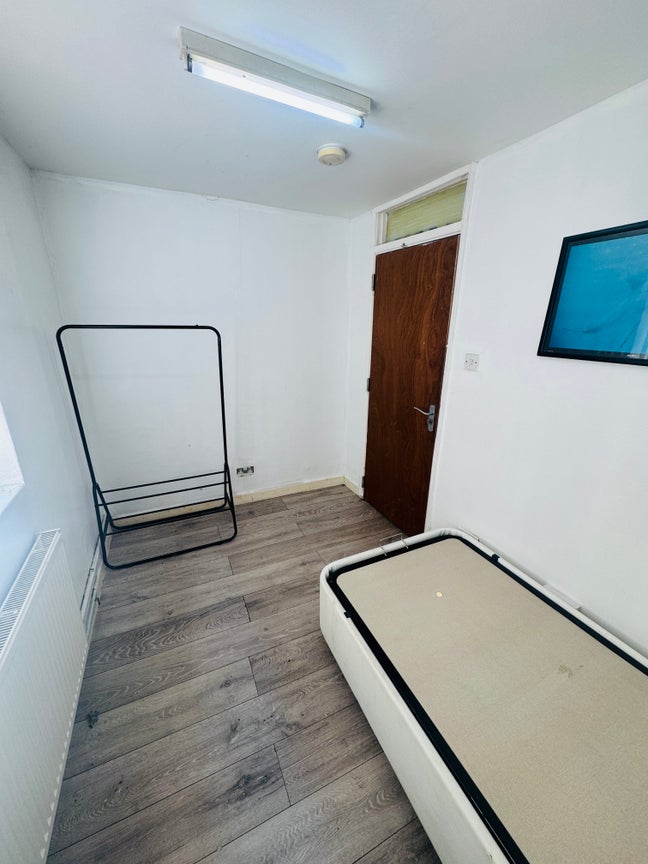 Rooms Available – 11 Bishops Way, London E2 9HB Main Photo