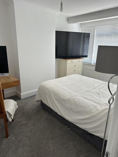Large double room near Rainham Station Main Photo