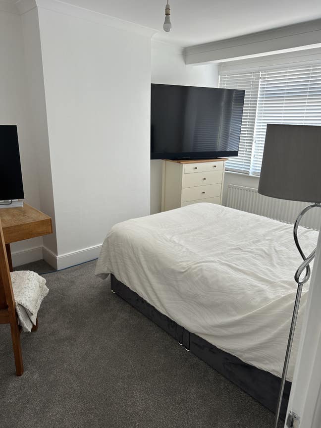 Large double room near Rainham Station Main Photo
