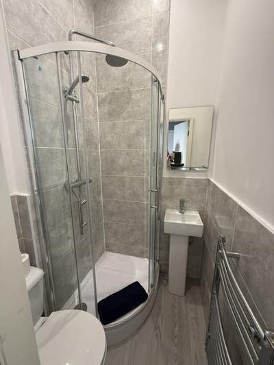 Spacious Double Rooms Available  Main Photo