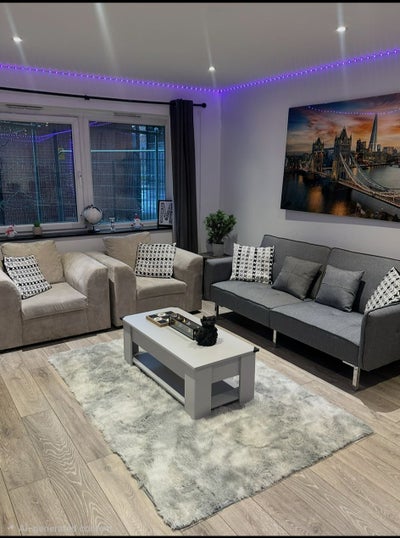 2 Bedrooms  2 bathroom  apartment Stunning 2-Bedro Main Photo