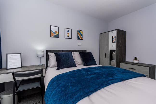 3 Rooms Ready Now -  Nr Thames Valley Park Main Photo