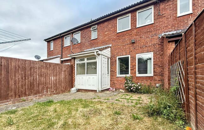 Beautiful Double Room in Stylish 3-Bed House Share Main Photo
