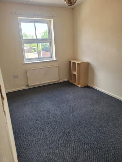 Single Bedroom in Town Centre property Main Photo