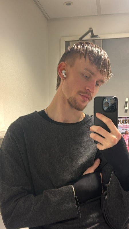 Looking for a room to rent or to buddy up Main Photo