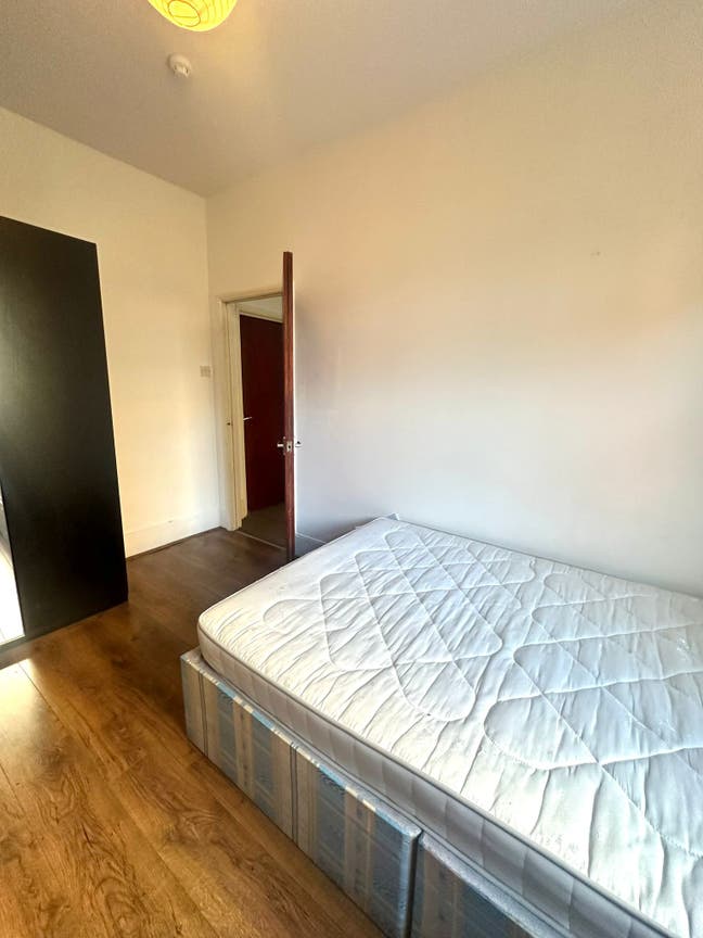 Summer Offer! - Double Room - Near Aldgate E1 Main Photo