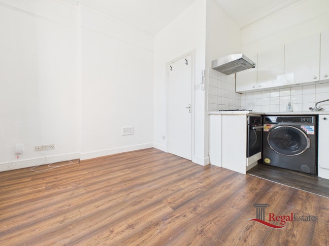 Studio Flat to Rent Near Willesden Green Station Main Photo