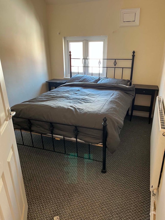 Double Room in a quiet house Oswestry town centre Main Photo