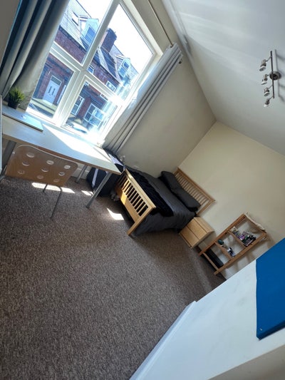 Student house- rent paid from till 29th September  Main Photo