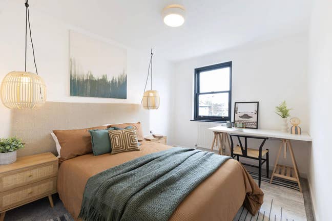 Double ensuite room available Main Photo